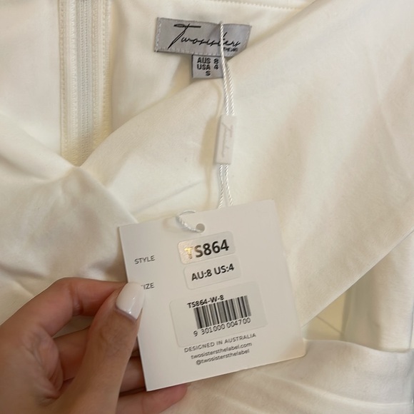 TwoSisters Britt Dress in White - Picture 3 of 4